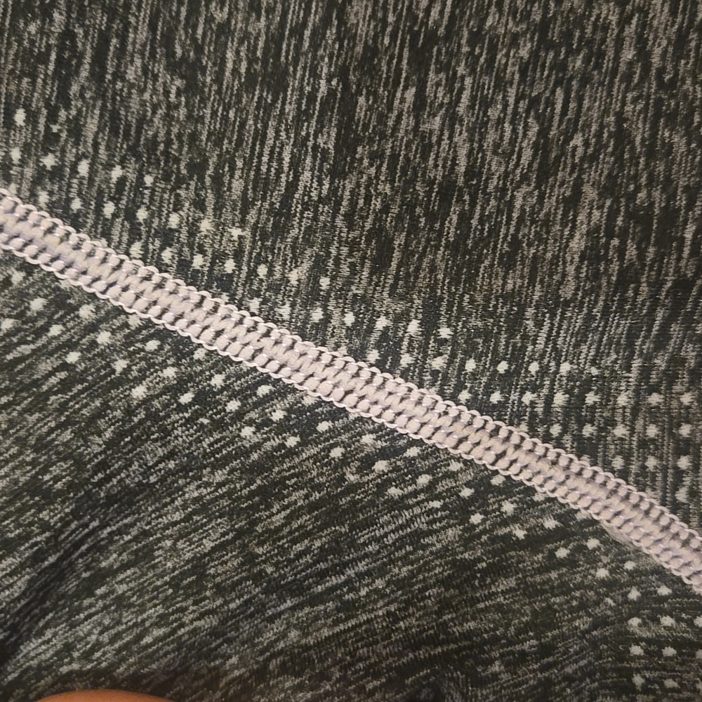 New PINK Victoria's Secret Seamless Gray Stretchy Lounge/Workout Top - Picture 8 of 10